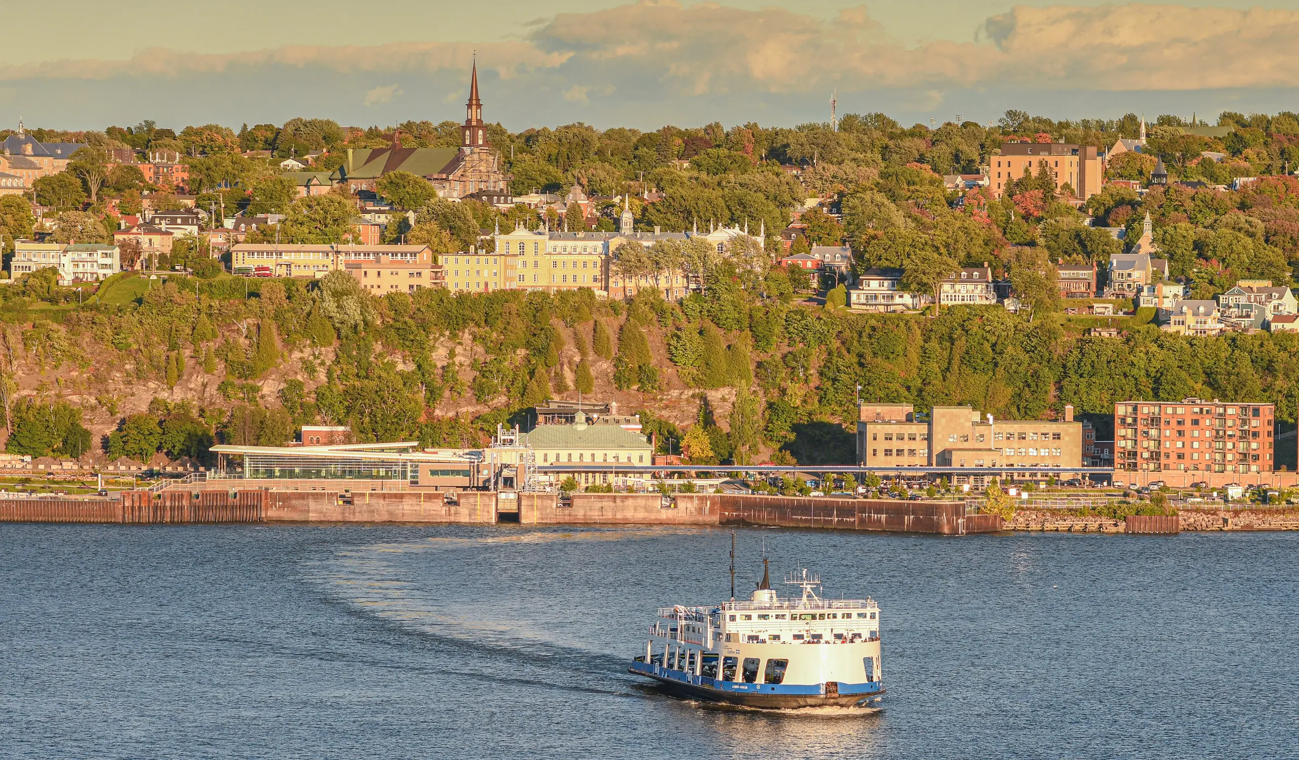 Lévis, Quebec: Lévis skyline and ferry