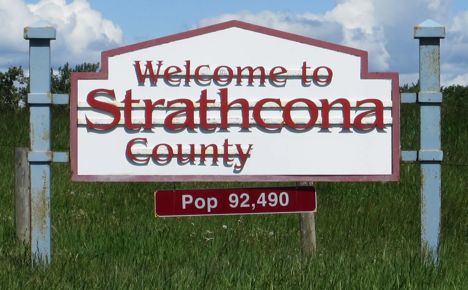 Strathcona County, Alberta: Welcome sign for Strathcona County, Alberta on Highway 14